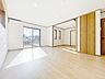 リビング/ダイニング：「木のぬくもり感じる優しい雰囲気のお部屋」落ち着いたカラーコーディネートの室内。インテリアやファブリックで、オーナー様好みのテイストデザインを取り入れて頂けます。