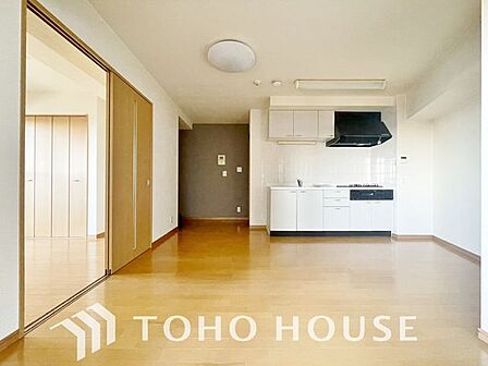 「リビングダイニング」一日の中で多くの時間を過ごす住まいだからこそ、いつも穏やかな空間であるように心掛け、「落ち着き」と「安らぎ」と「快適」を実現してくれます。