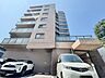 外観：バイカラーのシンプルで洗練された外観です。色褪せることのない佇まいが街並みや環境と調和し、充足した生活を想像させてくれます。