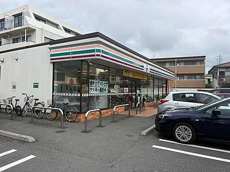 セブンイレブン新松戸5丁目店 徒歩13分。 1010m