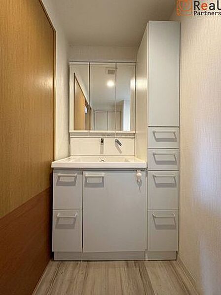 鏡も大きく、マンションの中では大きめの規格です※こちらの写真はCG加工しております