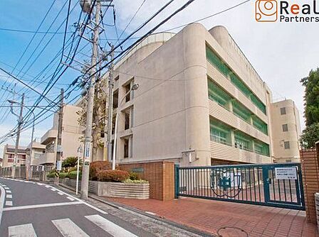 横浜市立平楽中学校 徒歩7分。 530m