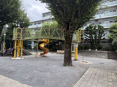 蜀江坂公園 910m