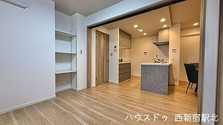 可動棚がありスッキリと過ごせるお部屋です。