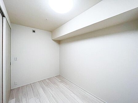 丁寧に使用されてきた、落ち着きのある現況の洋室。