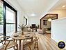 リビング/ダイニング：【リビング】岡崎ガーデンズ。平安神宮近くのお勧めマンション。お部屋はリノベーション完成しています。内覧はお気軽にいつでもお問い合わせください。（写真の家具はディスプレイのイメージです）