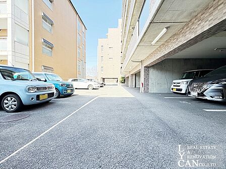 駐車場。空きはございませんが、最新の状況については入居前にご確認ください。