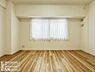 寝室：【寝室】角部屋なので、全てのお部屋に窓がございます。