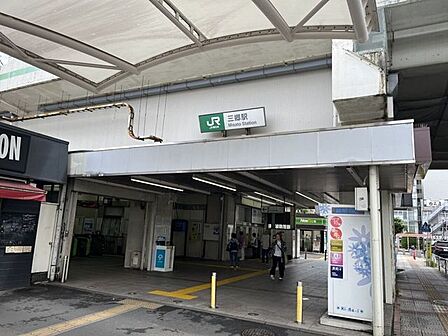 三郷駅 770m