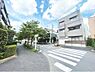 外観：前面道路を含めた現地周辺の街並みです。