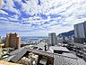 その他：相模灘の青と熱海の街並みを望む眺望。海を眺めてひと息つく、リゾートならではの時間が日常に。眺望は天候等により異なります。