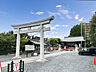 周辺：近隣には立派な鳥居と緑に囲まれた朝日氷川神社がございます。参道や敷地内は手入れが行き届いており、日々のウォーキングや気分転換のお散歩コースにも最適です。