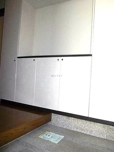 玄関を拡大表示