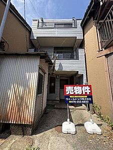 外観：鉄骨造3階建てになります。
