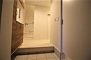 施工例☆広いスペースで靴の脱ぎ履きも楽にできます☆