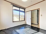 和室4.5帖、照明器具は備え付けです。
