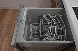 [キッチン] 後片付けもラクラクな食器洗乾燥機付♪高温洗浄なので清潔で水道代も抑えられます。