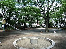 [周辺] 中和田公園まで118m、春は満開の桜、夏は木洩れ日のさす中和田公園は、地域の人々の憩いの場所になっています。