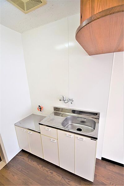 画像11:調理スペースがが広く使い勝手の良いキッチン、２口ガスコンロ設置可能です。