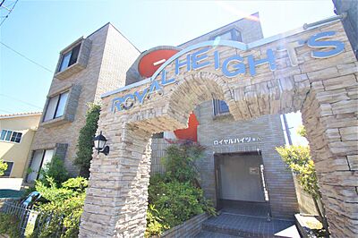 外観：ＲＣ造３階建てマンション
