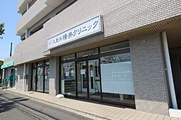 [周辺] マンション1階には胃腸科・内科等複数の診療科目がある、久里浜横井クリニックが入っています