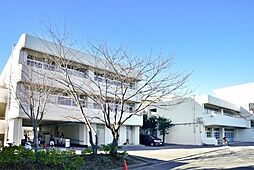 [周辺] 横浜市立秋葉中学校まで1428m、小中学校の連携を深め、9年間の学習指導と生活指導の円滑な接続が図れるよう、中学校区を基本として推進しています。