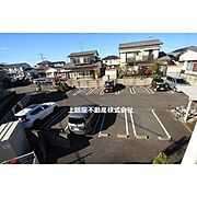 敷地内に駐車場ございます