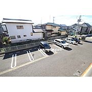 敷地内に駐車場ございます