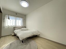 洋室にも窓があります！