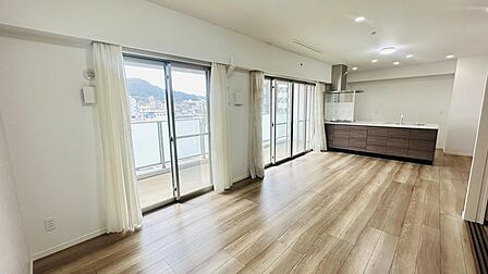 南向きでお部屋全体が広く明るい空間になります!
