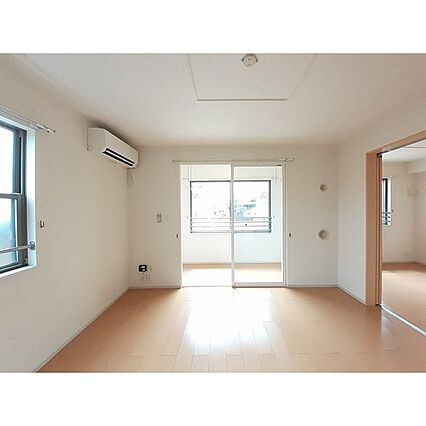 レジーナハタ_内装_0