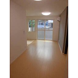 アグリーブルIII 102 1階1LDKのリビング/ダイニング