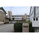 小学校「新保小学校まで1700ｍ」