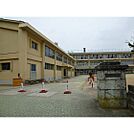 小学校「高岡市立野村小学校まで2083ｍ」