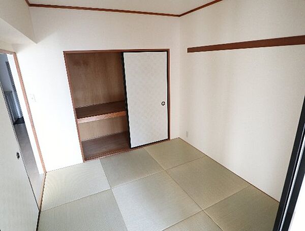 画像26:和室、ちょっとしたくつろぎスペースにいかがでしょうか