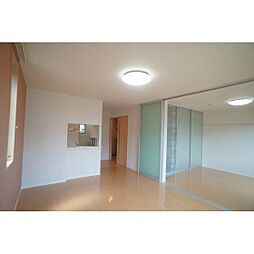 シルクツリーガーデン 102 1階1LDKのリビング/ダイニング