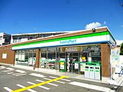 ファミリーマート池田荘園東店 560m