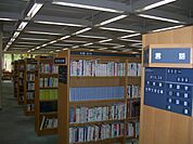 箕面市立東図書館 701m