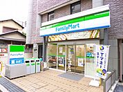 ファミリーマート池田駅南店 561m