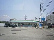 ファミリーマート住吉店 700m