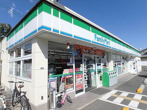 周辺：ファミリーマート豊中旭丘店 261m