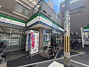 ファミリーマート 豊中駅西口店 269m