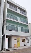 バス停も近く・本通り沿いです