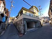 108坪　角地です。現在堀込駐車場あり、建物解体後、更地でお渡し。