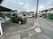 No.22～29は道路より直接駐車出来ます。No.24は電柱が前に有り停めにくいので 5、000円で可。