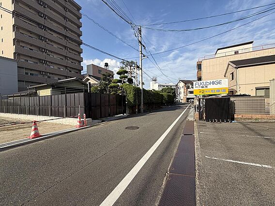 東側前面道路