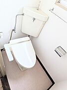 温水洗浄便座付きトイレです。