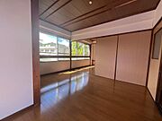 扉を開けてお部屋を広く使うこともできます♪