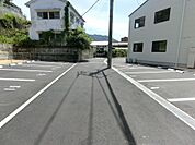 綺麗に舗装された前面道路♪