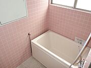 追焚機能付きの明るいバスルーム♪